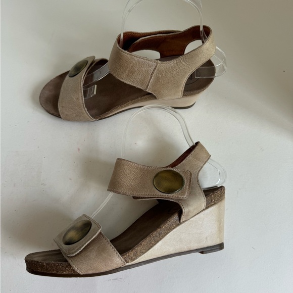 Taos Carousel Tan Leather Wedge Ankle Strap Comfort Sandals Size EU 37 - Picture 4 of 10